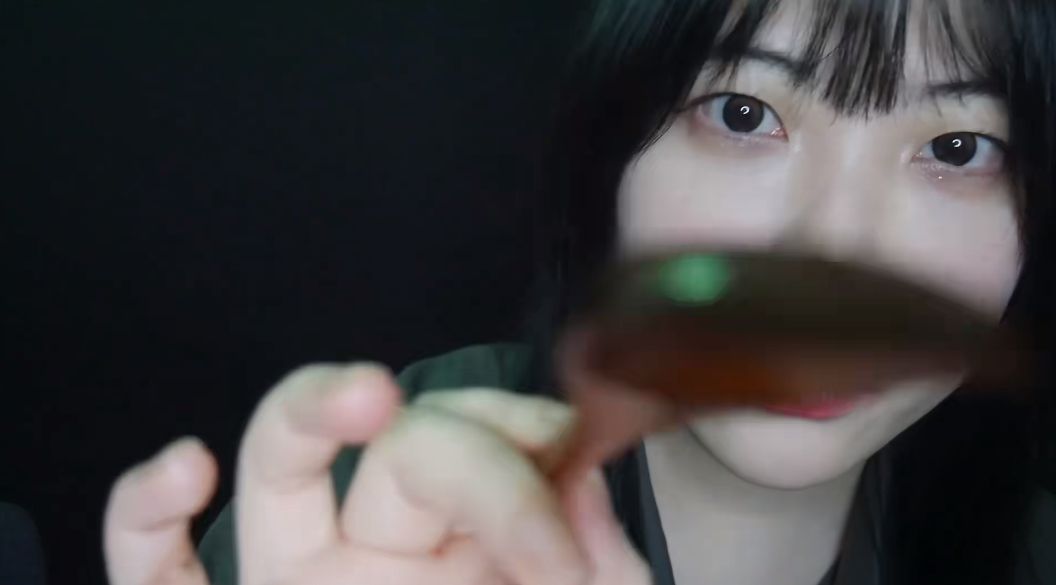 助眠视频里的假耳朵是什么,是麦克风吗?